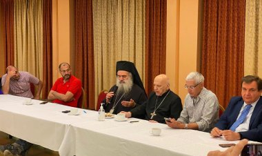 لقاء تشاوري في القدس لمجموعات مسيحية بمشاركة البطريرك صباح والمطران حنا