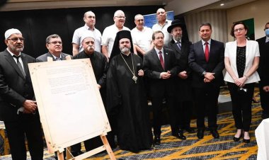رؤساء المذاهب الدينية والهيئات المدنية يوقعون على وثيقة لنبذ العنف في حيفا