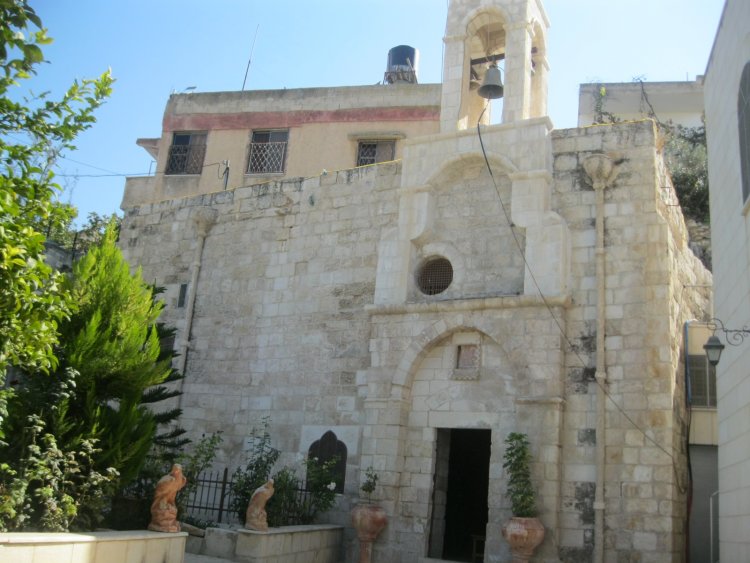 برقين وأقدم كنائس العالم