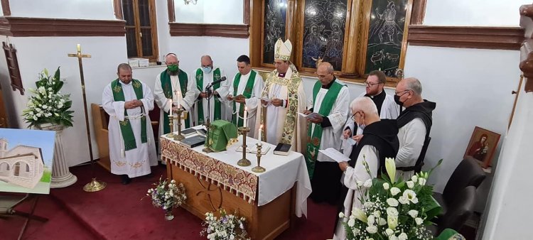 رئيس الأساقفة الدكتور حسام نعوم يترأس خدمة التسليم والتسلم في كنيسة عمانوئيل الانجيلية في الرملة