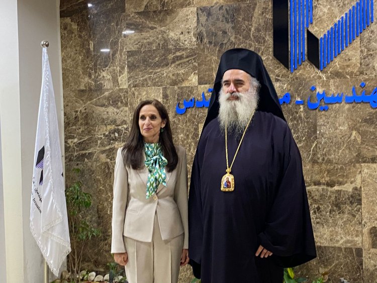 سيادة المطران عطا الله حنا يقدم التهنئة لمجلس نقابة المهندسين المنتخب