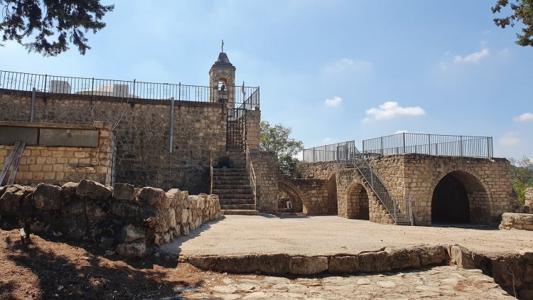 سيدات الأخوية في كنيسة اللاتين في الرينة يعقدن رياضة روحية في كفر برعم