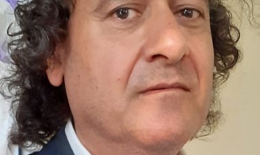 عملاقُ الفنِّ والطرب