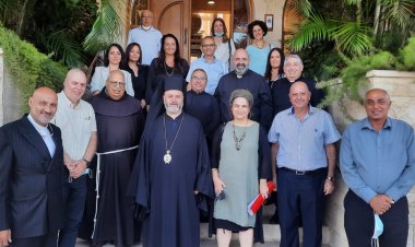 اجتماع مع مديرة قسم المدارس الثانوية في وزارة المعارف في مطرانية الكاثوليك في حيفا