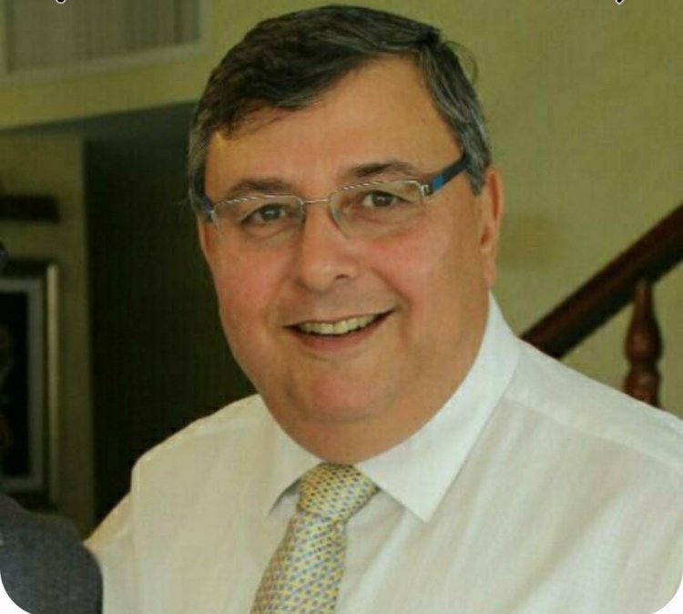 الدكتور جوني يونس مدير وحدة الإخصاب الخارجي في مستشفى بوريا يمنح درجة بروفيسور