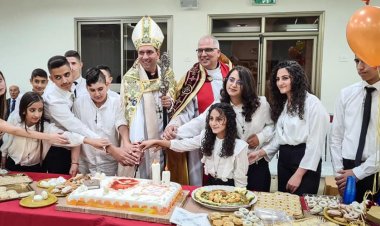 المطران حسام نعوم يمنح التثبيت لأبناء رعيته في شفاعمرو
