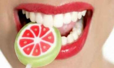ما هي الأطعمة التي تسبب تسوس الأسنان والتهاب اللثة؟!
