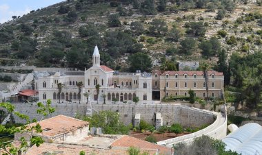 دير الجنّة المقفلة في أرطاس جنوبي بيت لحم.. آية في الجمال والفرادة