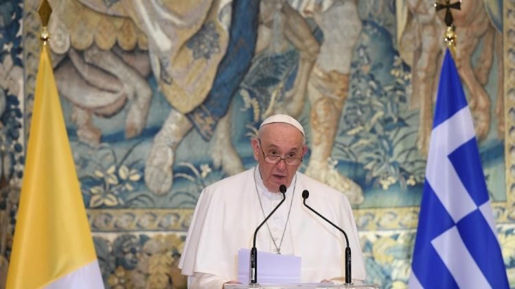 خطاب البابا إلى السلطات المدنية والسلك الدبلوماسي والمجتمع المدني في اليونان