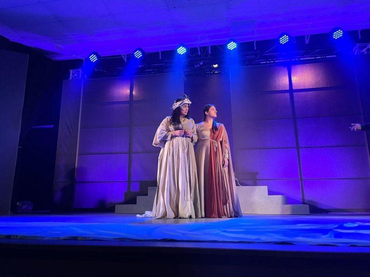 العرض الافتتاحي لمسرحية أنتيغوني من تأيف وإخراج عفيف شليوط في شفاعمرو