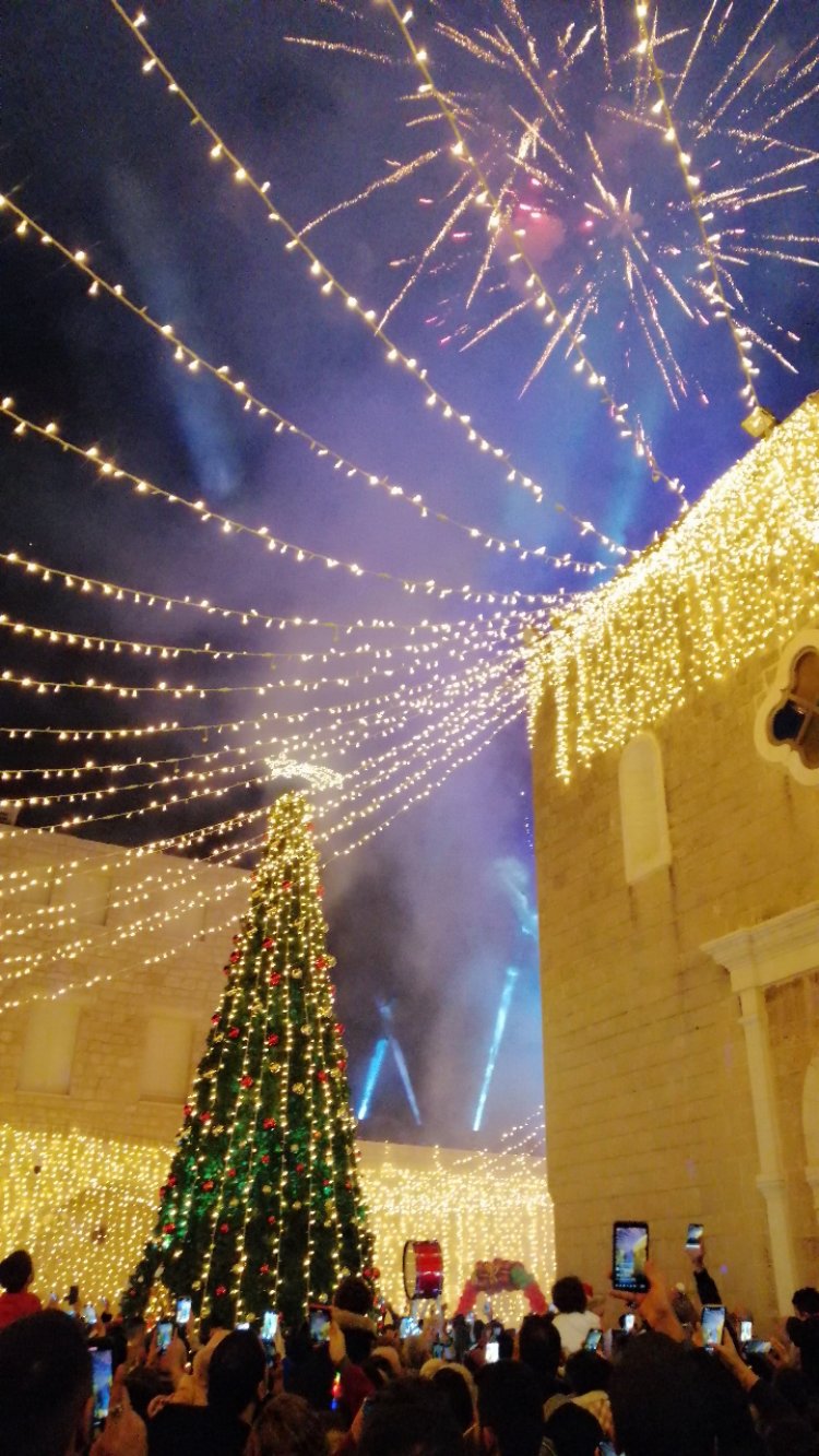 كنيسة القديس لويس المارونية في حيفا تحتفل باضاءة شجرة الميلاد