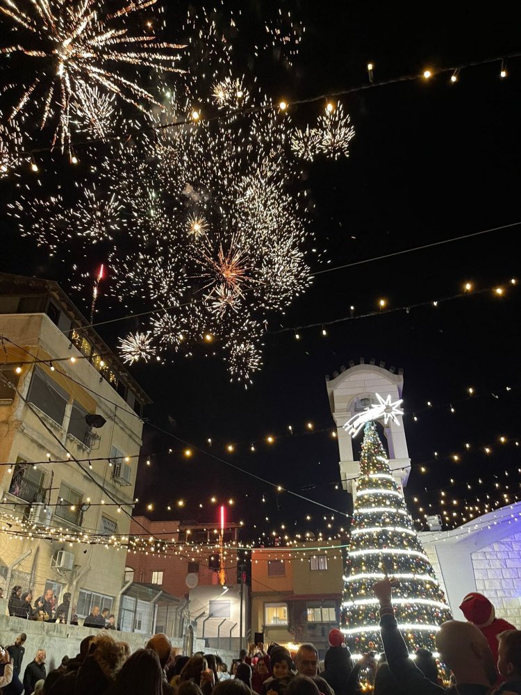 اضاءة شجرة الميلاد في كنيسة السيدة في عرابة بأجواء من البهجة والوحدة