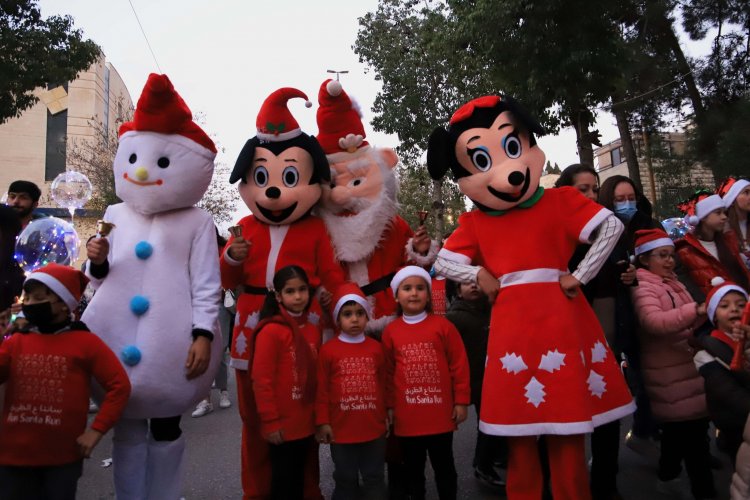 بلدية رام الله تنظم كرنفالا ميلاديا مثيرا