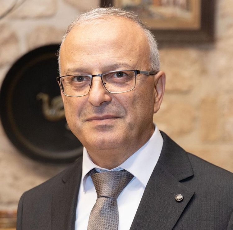 "إنّا ننفضُ لكم حتّى الغبارَ العالقَ بأرجُلِنا من مدينتكم"