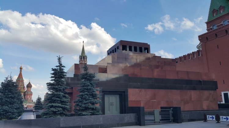 مطالبة بنقل ضريح لينين من الساحة الحمراء والرئاسة الروسية تعارض  هل ستتغير معالم الساحة السياحية؟