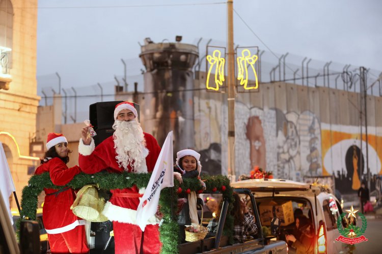 بلدية بيت لحم وفريق بيت لحم للدفع الرباعي يطلقان فعالية "سانتا عَ الطريق"
