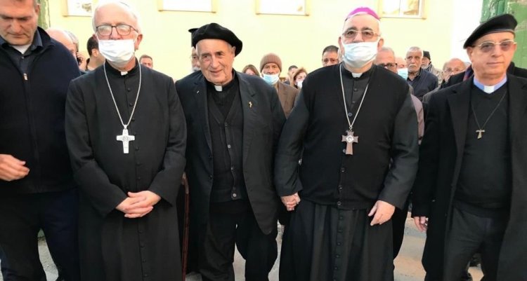 وفد مسيحي- إسلامي فلسطيني رفيع يقدم العزاء لأهالي مدينة عقربا بشهداء لقمة العيش