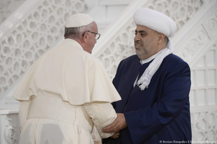 البابا فرنسيس استقبل الشيخ الله شكر باشازادة رئيس مجلس مسلمي القوقاز