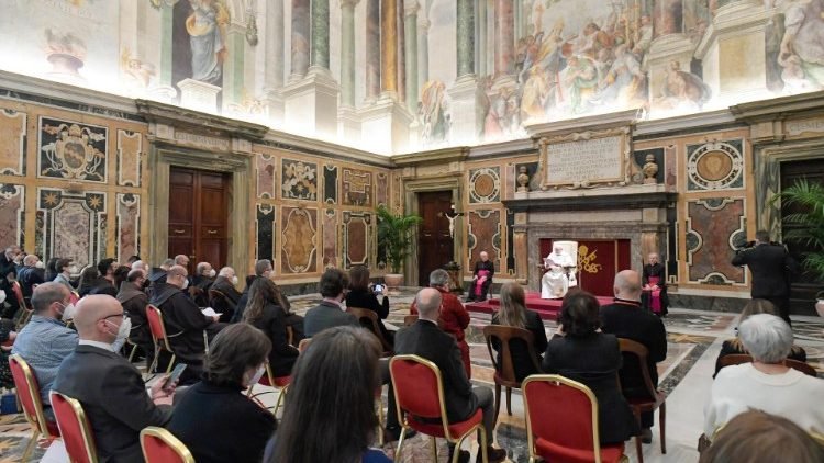 البابا يستقبل وفدا من حراسة الأرض المقدسة في الذكرى المئوية لتأسيس مجلة  Terrasanta