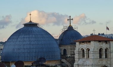 رفض كنسي وشعبي لأوامر السلطات الإسرائيلية بتحديد أعداد المصلين في كنيسة القيامة والمحكمة العليا تتقاعس عن اتخاذ قرار واضح