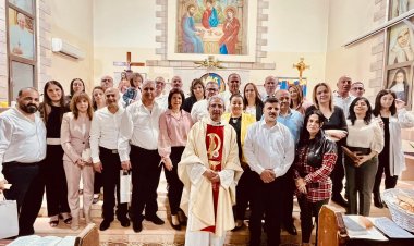 كنيسة اللاتين في الرينة تحتفل برتبة غسل الأرجل في خميس الأسرار