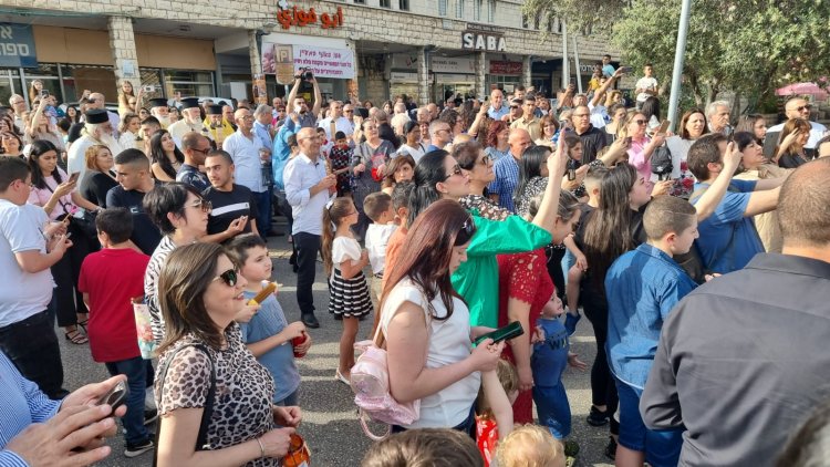 الناصرة تستقبل شعلة النور المقدس بفرح وابتهاج