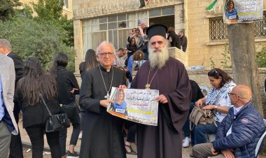 منزل شيرين أبو عاقلة يتحول إلى مركز عزاء وتضامن