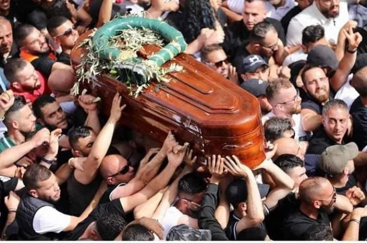 بعد الانتقادات الدولية، شرطة إسرائيل تحقق مع عناصرها في الاعتداء على نعش أبو عاقلة