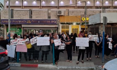 وقفتان احتجاجيتان هزيلتان على مقتل جوهرة خنيفس عند دوار البلدية البلدية