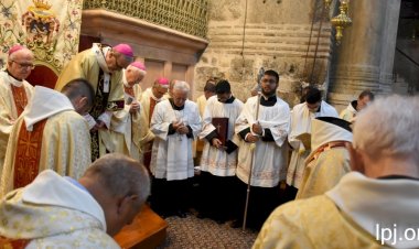 البطريرك بيتسابالا يترأس صلاة احتفالية في كنيسة القيامة بمناسبة خميس الجسد