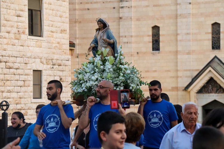 المئات في الاحتفال الاختتامي للشهر المريمي في بازيليكا البشارة للاتين -الناصرة