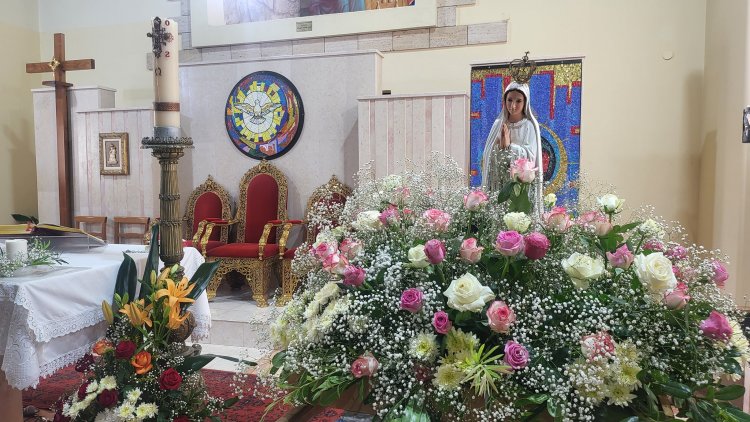 رعية اللاتين في الرينة تتفل باختتام الشهر المريمي