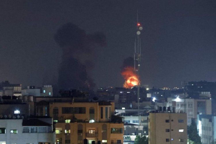 الجيش الإسرائيلي يشن عملية عسكرية باسم ‘طلوع الفجر‘ على قطاع غزة وتغتال قائد في حركة الجهاد الإسلامي