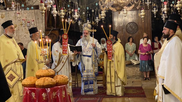 المطران عطا الله حنا يترأس القداس الإلهي بمناسبة عيد التجلي في القدس