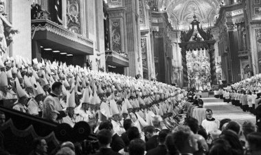 الذكرى الستين لافتتاح المجمع الفاتيكاني الثاني: باب الكنيسة مشرَع على العالم