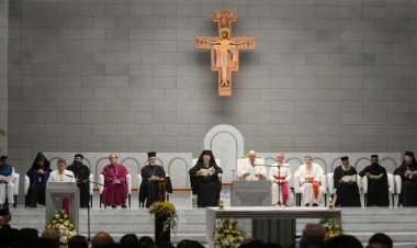 البابا فرنسيس يترأس صلاة مسكونية في كاتدرائية في البحرين