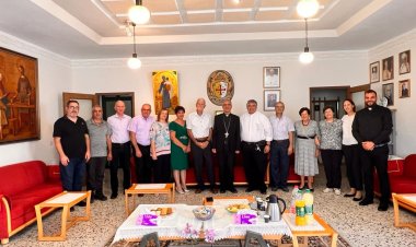 أبناء رعية اللاتين في شفاعمرو يزورون أسقفهم المطران رفيق نهرة