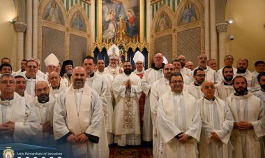 البطريرك بيتسابالا يترأس قداسا احتفاليا لمرور 170 عاما على المعهد الإكليريكي ورسامة شماسية