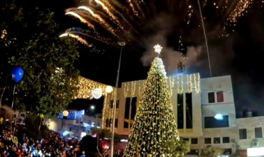 بيت جالا تحتفل بإضاءة شجرة عيد الميلاد المجيد في أجواء من التفاؤل والثبات