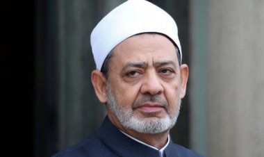 هجوم عنيف على شيخ الأزهر في مصر بسبب معايدة المسيحيين