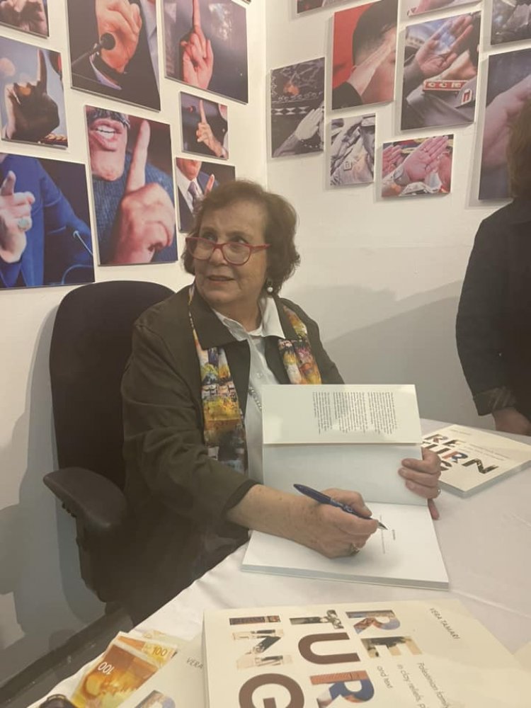ابنة يافا الفنانة فيرا تماري تطلق كتابها "العودة المتخيلة: ذكريات عائلة فلسطينية في النقوش الطينية والصور والنصوص"