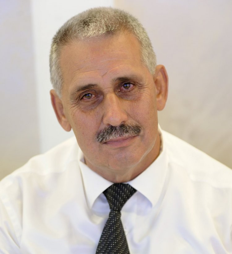 عاشقٌ أنا للإنسان