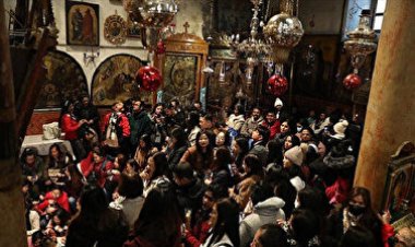 المسيحيون الأرثوذكس في غزة يحيون طقوس عيد الميلاد بالصلوات