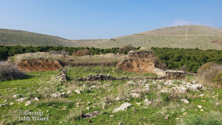 قرية جُبّْ يوسف - الخان والبئر والمقام