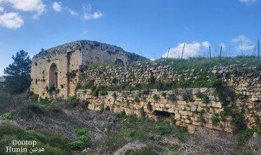 هونين - قلعتها ومقبرتها وبواقي مدرستها تشرف على سهل الحولة