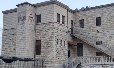 اعتداء جبان على مدرسة الفرنسيسكان في مدينة الناصرة.. إلى متى وماذا بعد؟