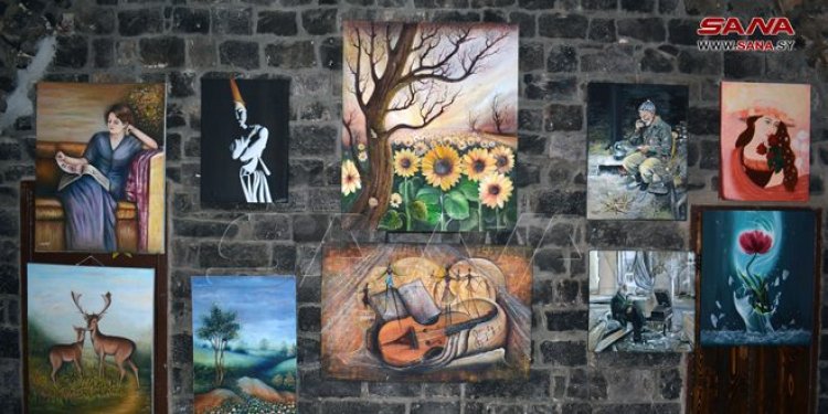 معرض فنون تشكيلية في كنيسة في حمص السورية يعود ريعه لدعم متضرري الزلزال