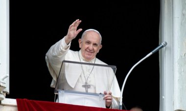 البابا فرنسيس يدعو إلى الحوار لمواجهة الوضع الخطير في السودان