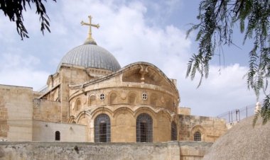 الكنيستان الأرمنية والسريانية المقدسيتين تحييان ذكرى إبادة الشعب الأرمني بطقوس دينية حزينة