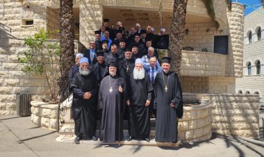 راعي الأبرشية الكاثوليكية المطران يوسف متى يقدم التهاني لفضيلة الشيخ موفق طريف